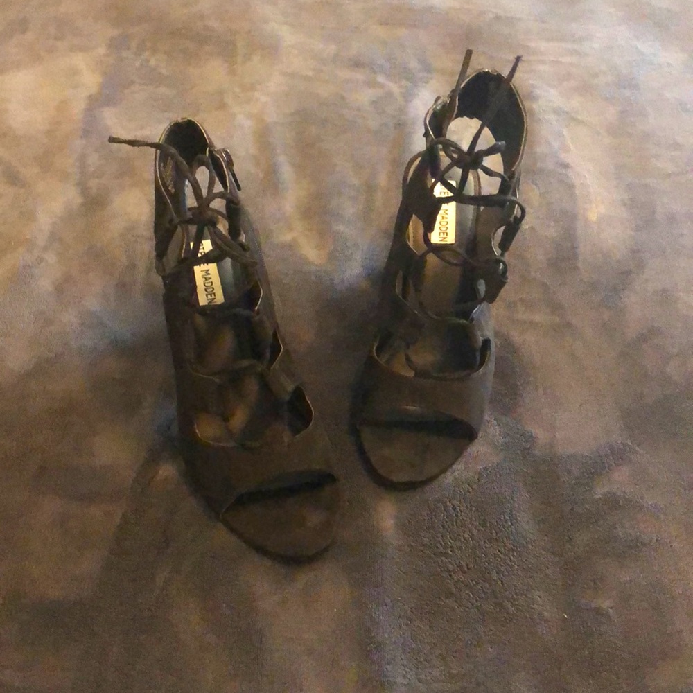 STEVE MADDEN Black Lace Up Booties